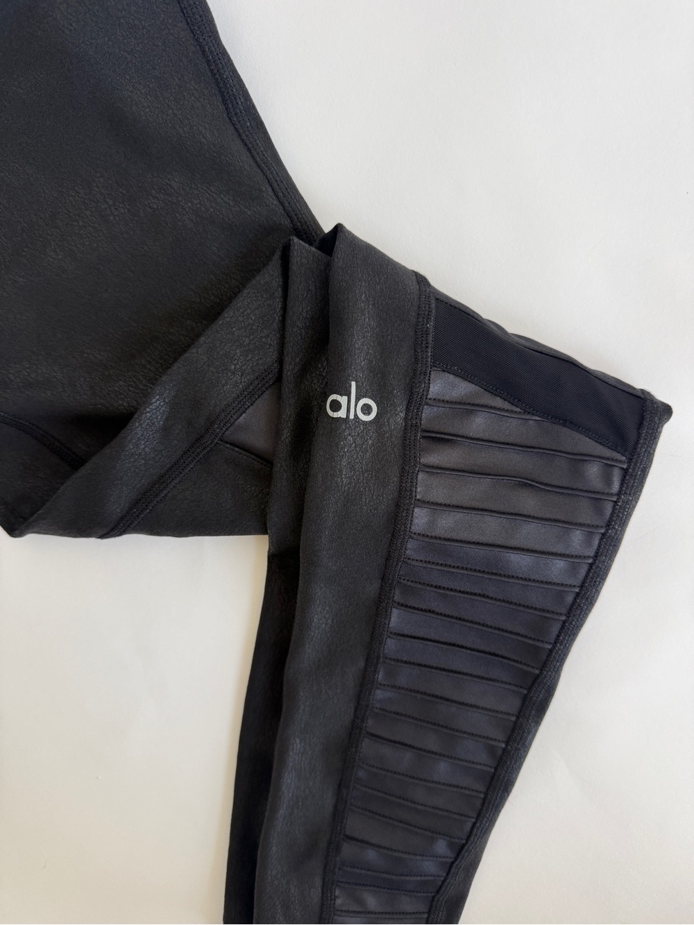 Alo Yoga Moto Legging sz M - Picture 5 of 8